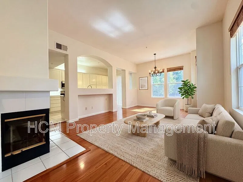 2 bed, 2.5 bath, 1198 sqft, $3,600 — Photo 4
