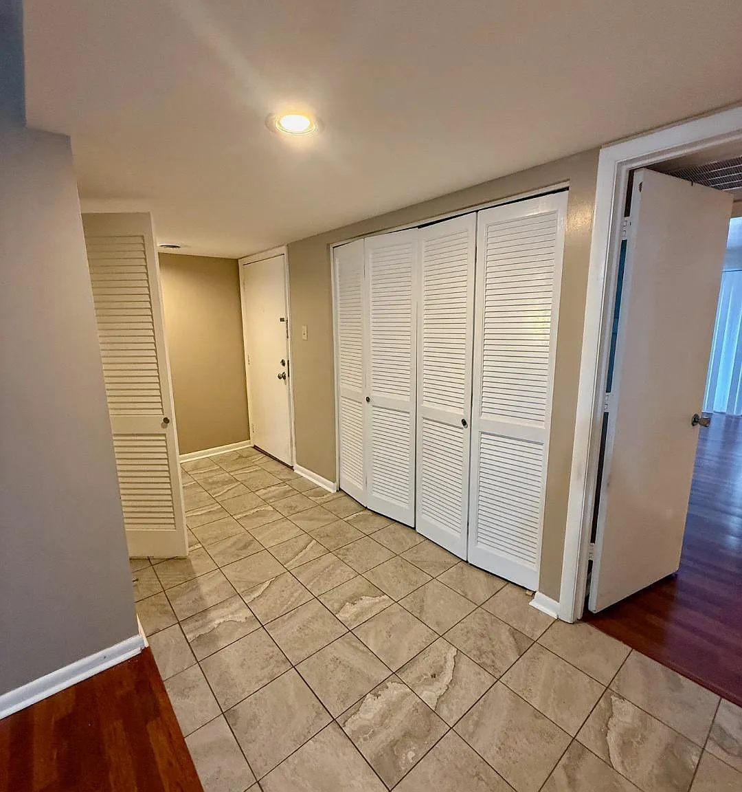 2 bed, 1.0 bath, 1039 sqft, $1,245 — Photo 2