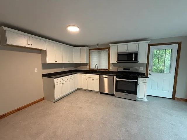 3 bed, 2.0 bath, 1450 sqft, $2,900 — Photo 4