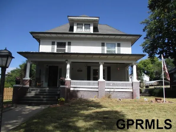 803 7th St, Fairbury, NE 68352