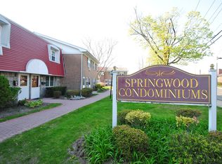 6 Springwood Dr, North Babylon, NY 11703