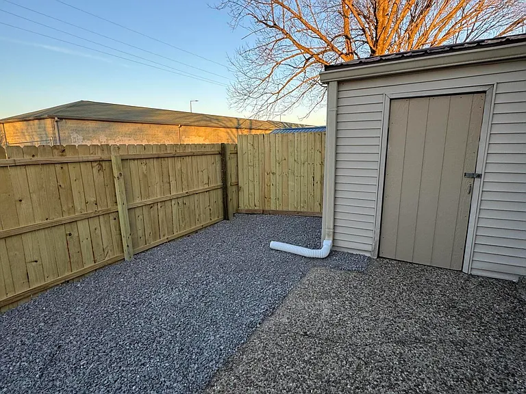 6605 Vandre Ave — Photo 8