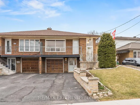 126 Ardwick Blvd, Toronto, ON M9M 1W2