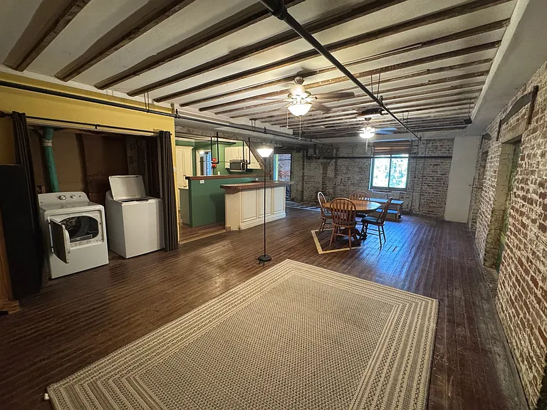 406 N Madison St — Photo 2