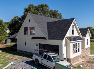 105 Quail Run Dr, Calhoun, GA 30701