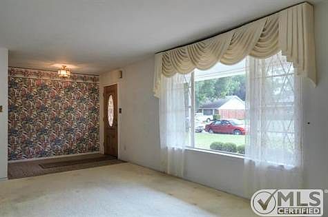 4th image of 117 W Lavender Ln