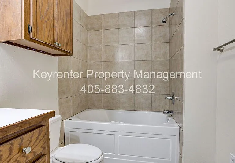 1911 Dover St #1911 — Photo 27