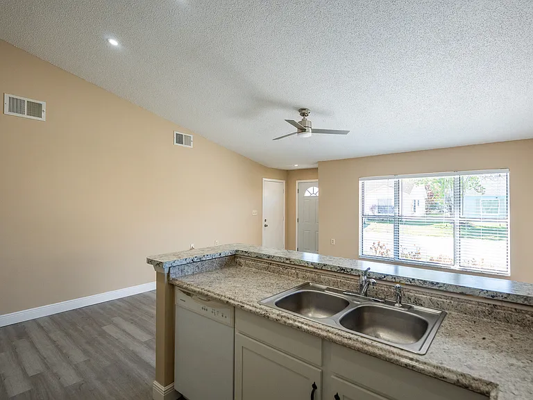 1025 Clovercrest Rd — Photo 11