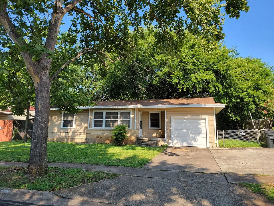 1205 Smith Dr