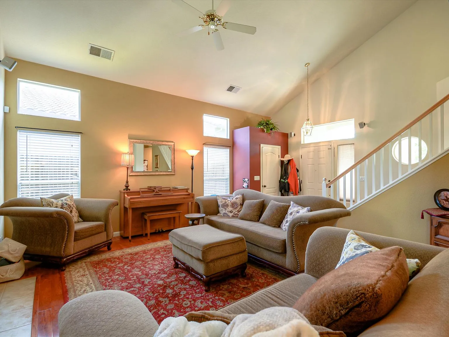 4 bed, 1834 sqft, $3,400 — Photo 2