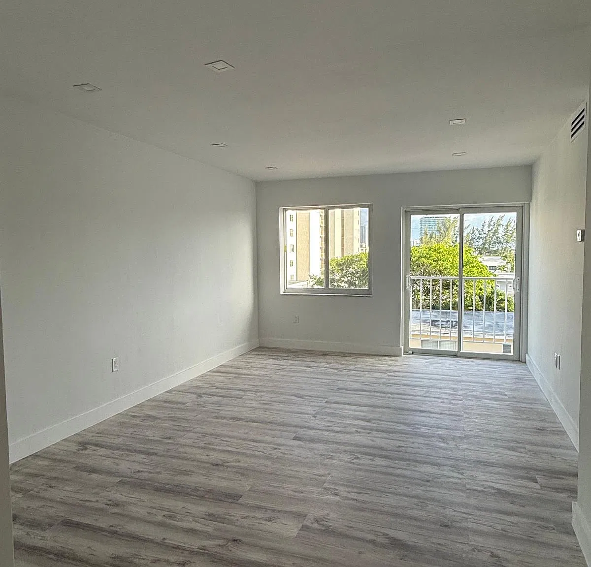 Carlyle Ave, Miami Beach — Photo 3
