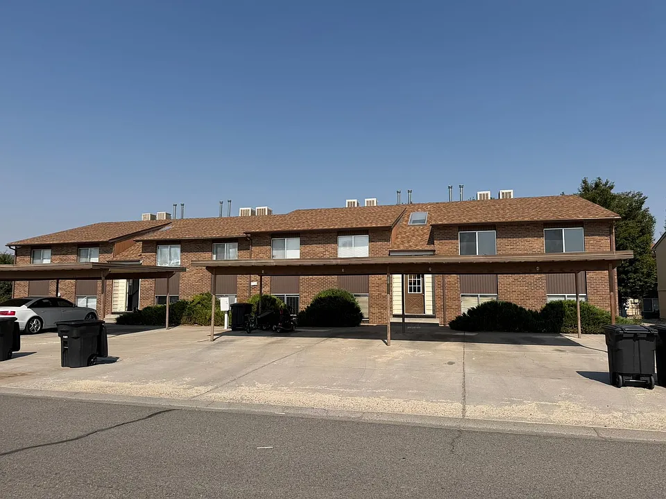 812 W Cedar Ct