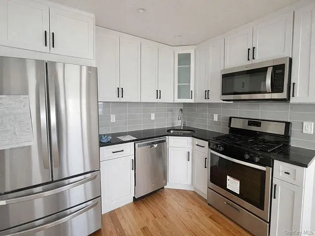 3 bed, 1.0 bath, 1000 sqft, $2,850 — Photo 3