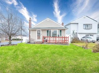 255 W Lido Promenade, Lindenhurst, NY 11757