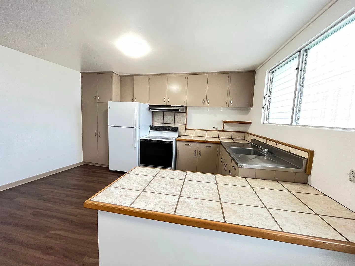 427 Liliha Court Ln. — Photo 3