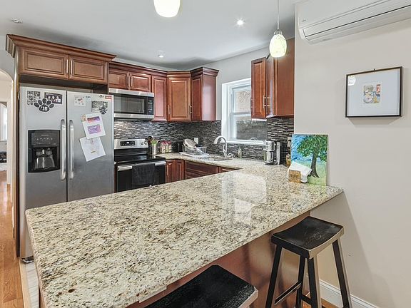 2nd image of 614 Pine St #1R-B