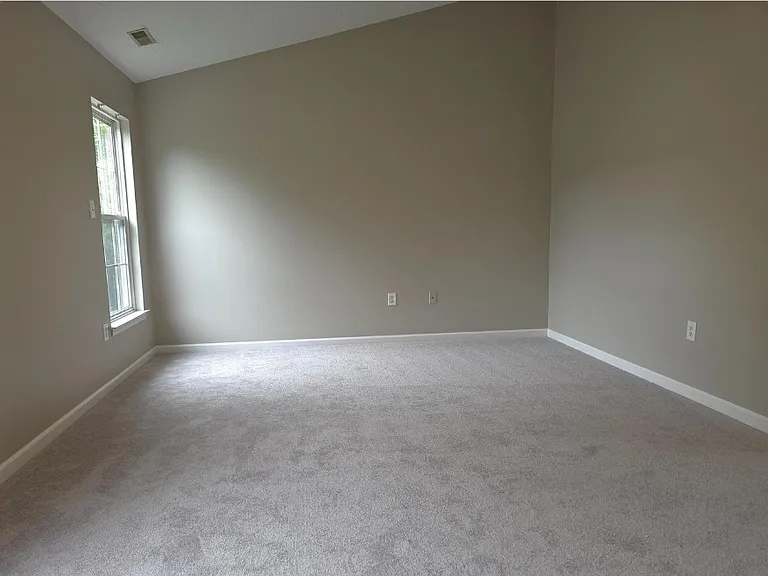 218 Eisenhower Ct — Photo 12