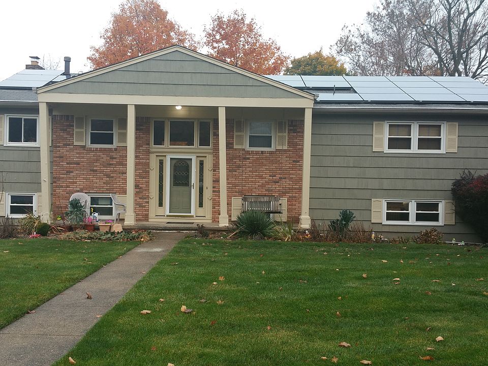 1st image of 24 Yorkshire Dr