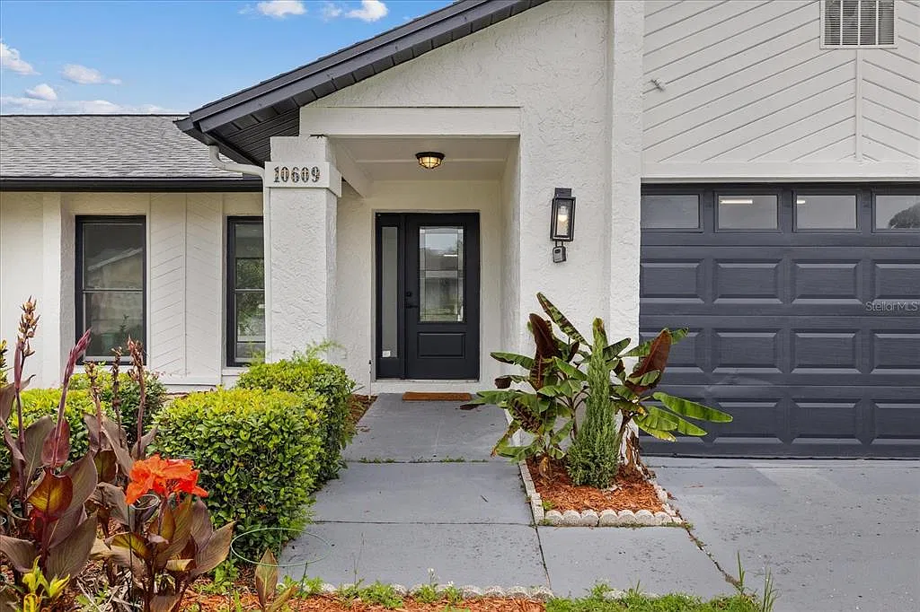 4 bed, 2.0 bath, 1702 sqft, $3,295 — Photo 3