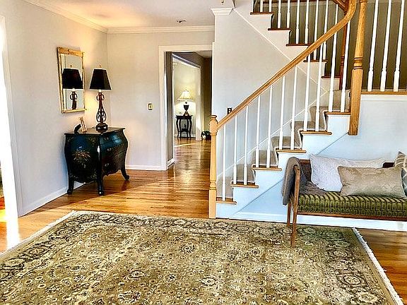 Foyer/Main Stairs