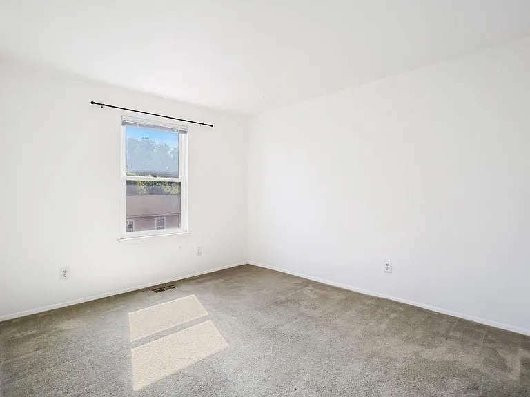 35 Bellfalls Way — Photo 20