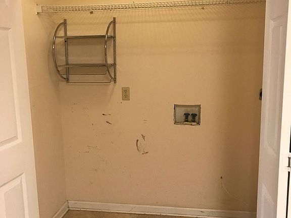 5th image of 2134A Houston Ave