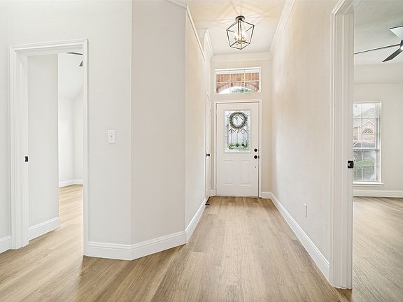 2nd image of 3020 Ridge Hollow Dr