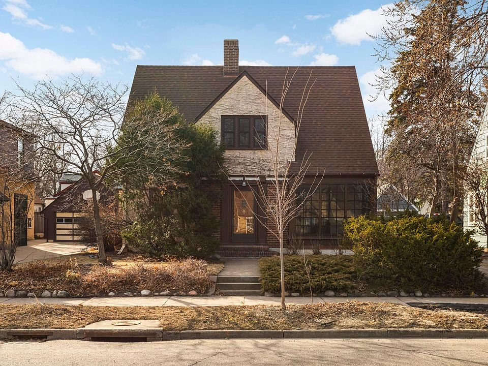 1st image of 537 Cretin Ave S