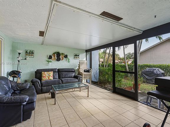 5th image of 10308 Greenbriar Ct