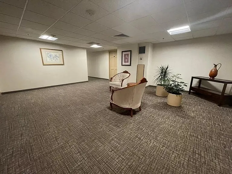 Unit floor common area