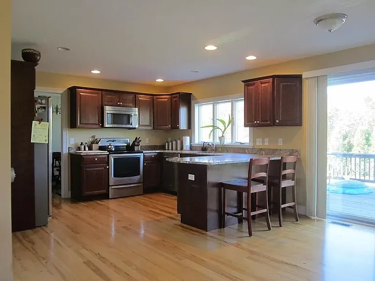 105 Roosevelt St — Photo 4
