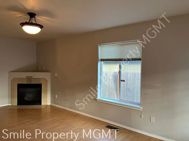 7740 SE 72nd Ave — Photo 2