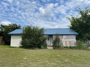 1208 NW June Dr, Kingston, OK 73439