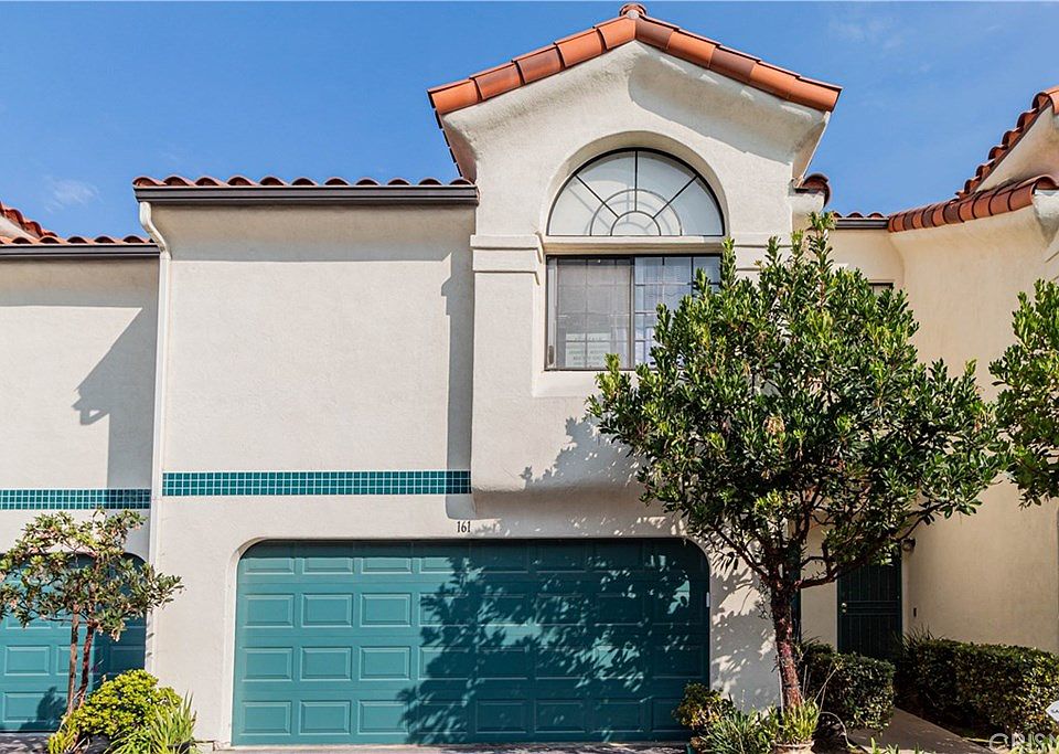 1st image of 161 Courtyard Dr #27