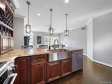 202 Walnut Blvd — Photo 5