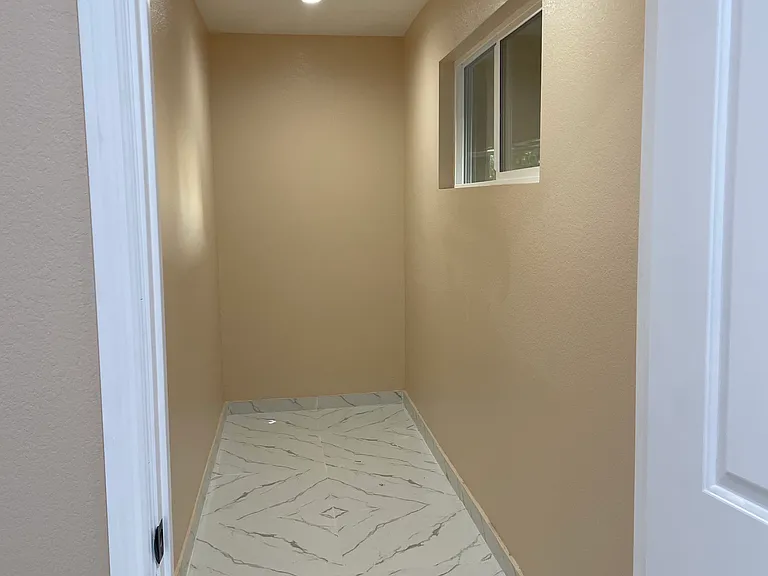 1387 W Francis St — Photo 11