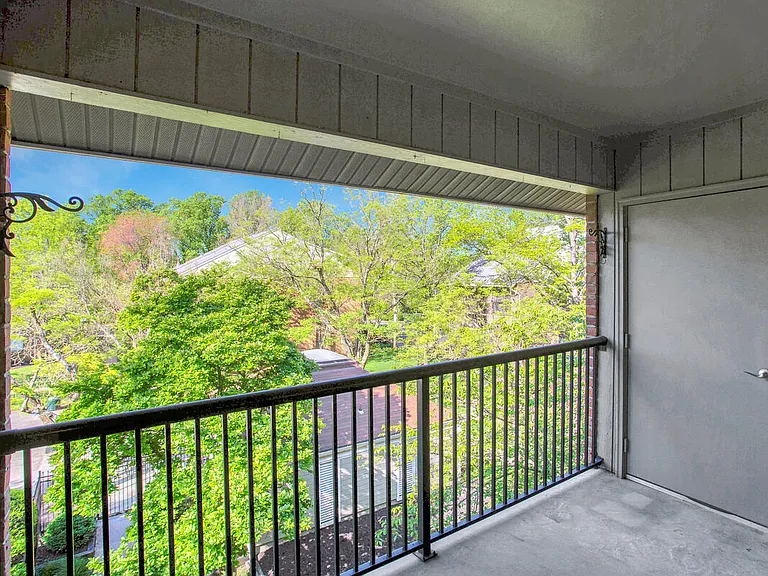 302 Hilltop Ln #K — Photo 6
