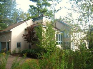 83 Algonquin Dr, Lake Placid, NY 12946