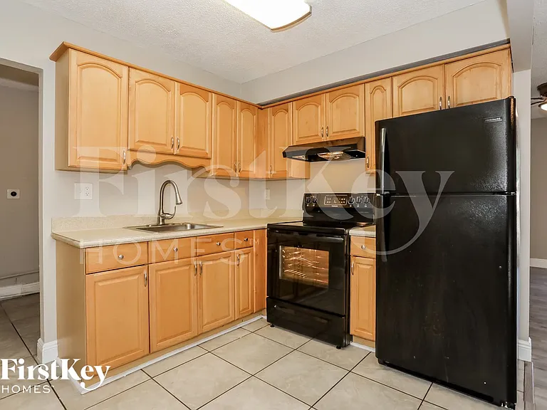 19424 NW 48th Ave — Photo 8