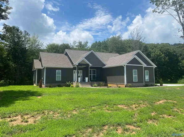 53 Luke St, Scottsboro, AL 35769
