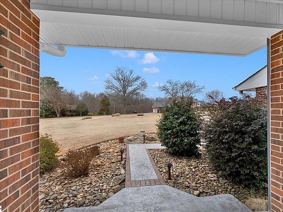 3rd image of 114 Wellington Rd