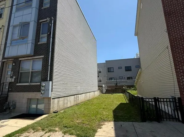 1537 N Franklin St, Philadelphia, PA 19122