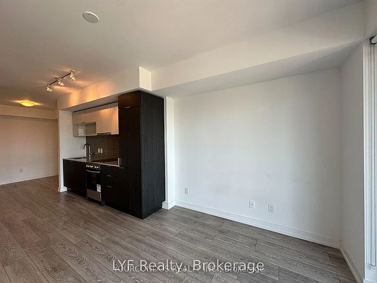 159 Wellesley St E #806 — Photo 4