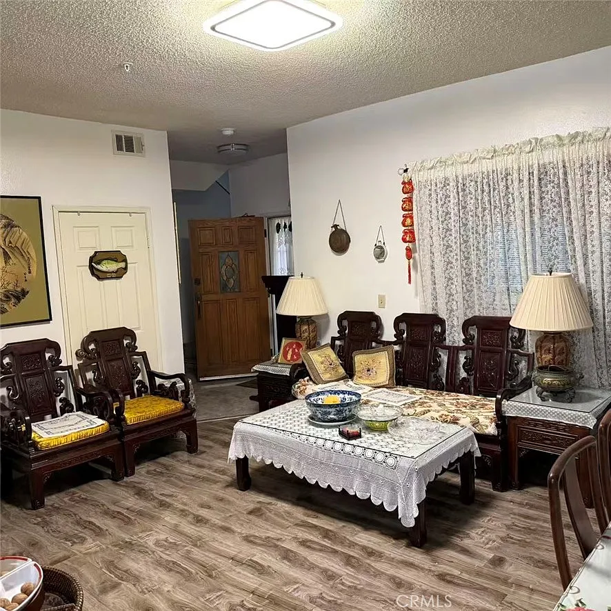 5 bed, 1708 sqft, $3,800 — Photo 4
