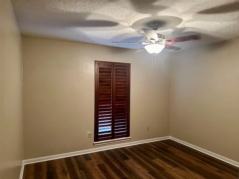 103 Wroxton Dr — Photo 16
