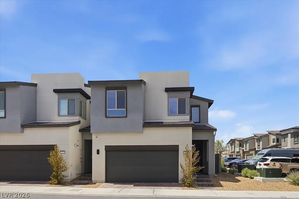3 bed, 2.5 bath, 1677 sqft, $3,000 — Photo 1