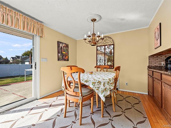 4th image of 2860 Lenox Road