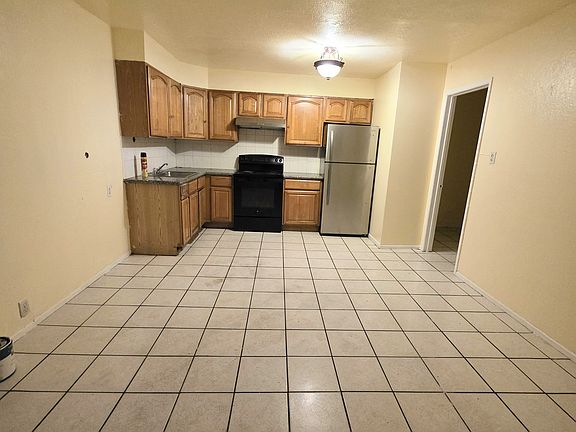 3rd image of 2116 International Blvd #4