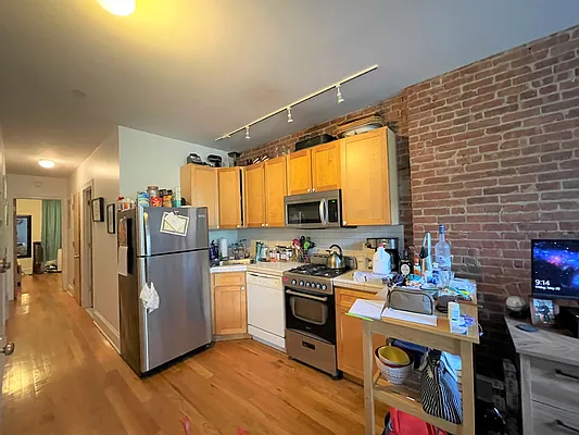 Rented by C2R Management LLC | media 3