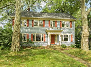 2584 Dartmoor Rd, Cleveland Heights, OH 44118